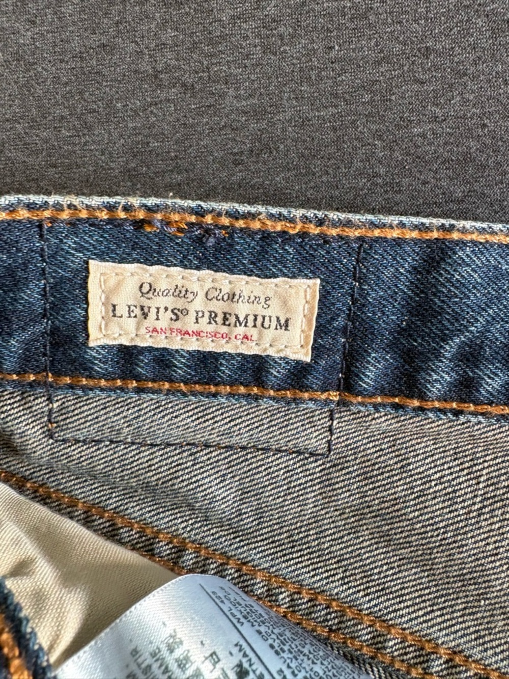 Levi's Premium 501 High-Waisted Cutoff Denim Shorts New Look Dark Wash Capital E - Picture 3 of 9